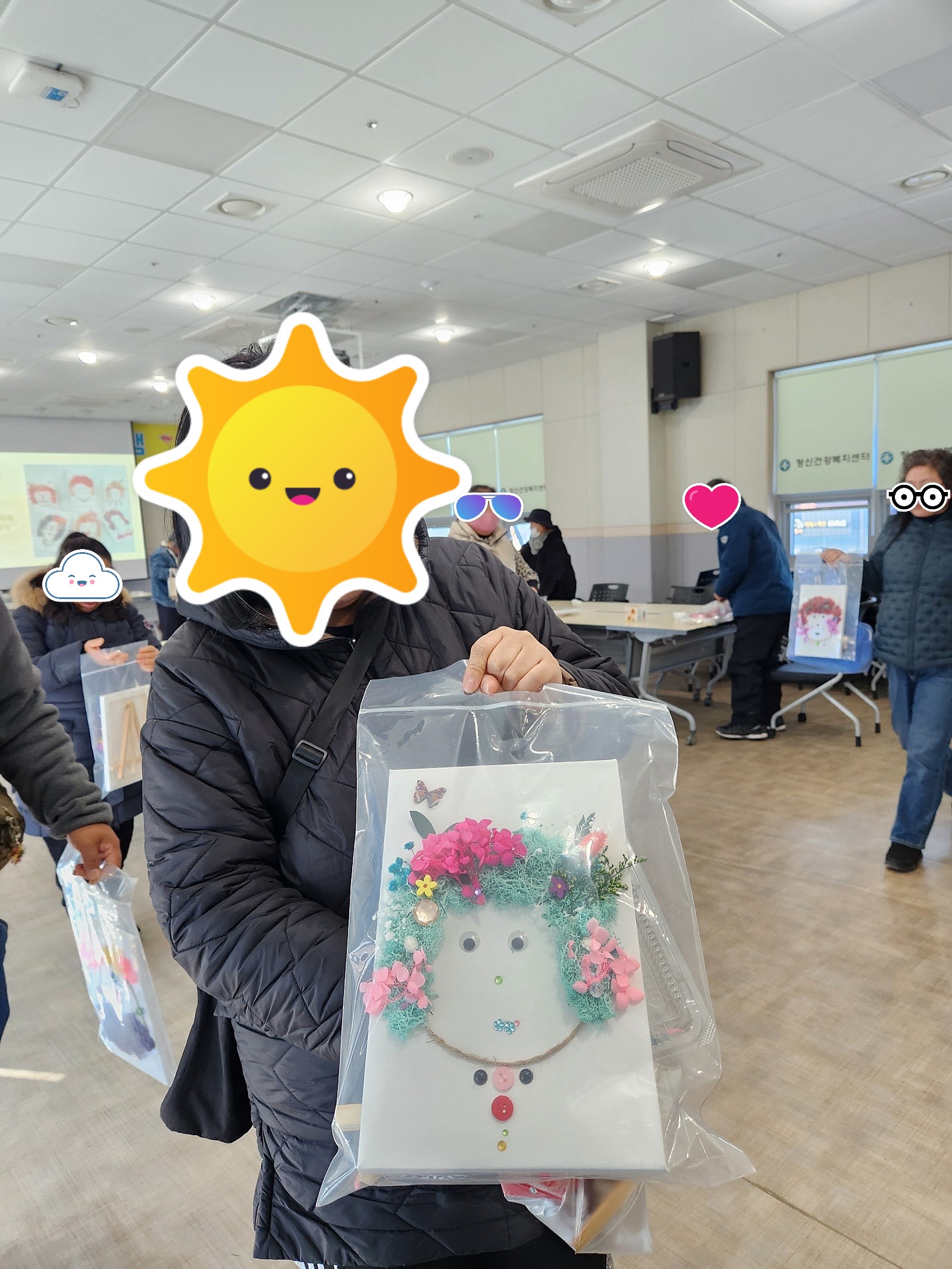 2월 11일 마음건강프로그램(꽃으로 그리는 내얼굴 만들기)